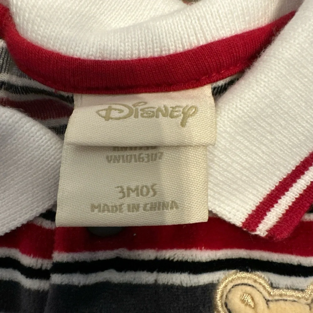 Disney Winnie The Pooh Classic Pooh Sleeper Button Up‎ Velour 3 Months